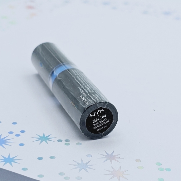 NYX Cosmetics Blue Velvet Macaron Lippie - Picture 2 of 3